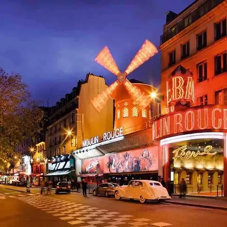 Romantique Moulin Rouge Montmartre Paris